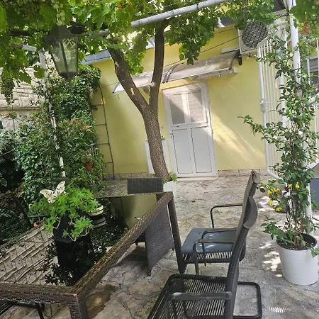 Veky 3 Apartment *