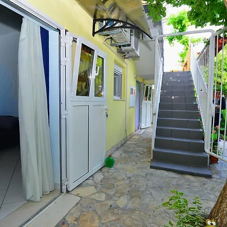 Apartman Veky 3 *